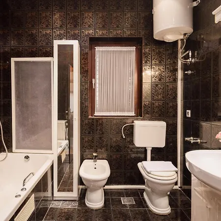 Royal Thailand Apartmán *